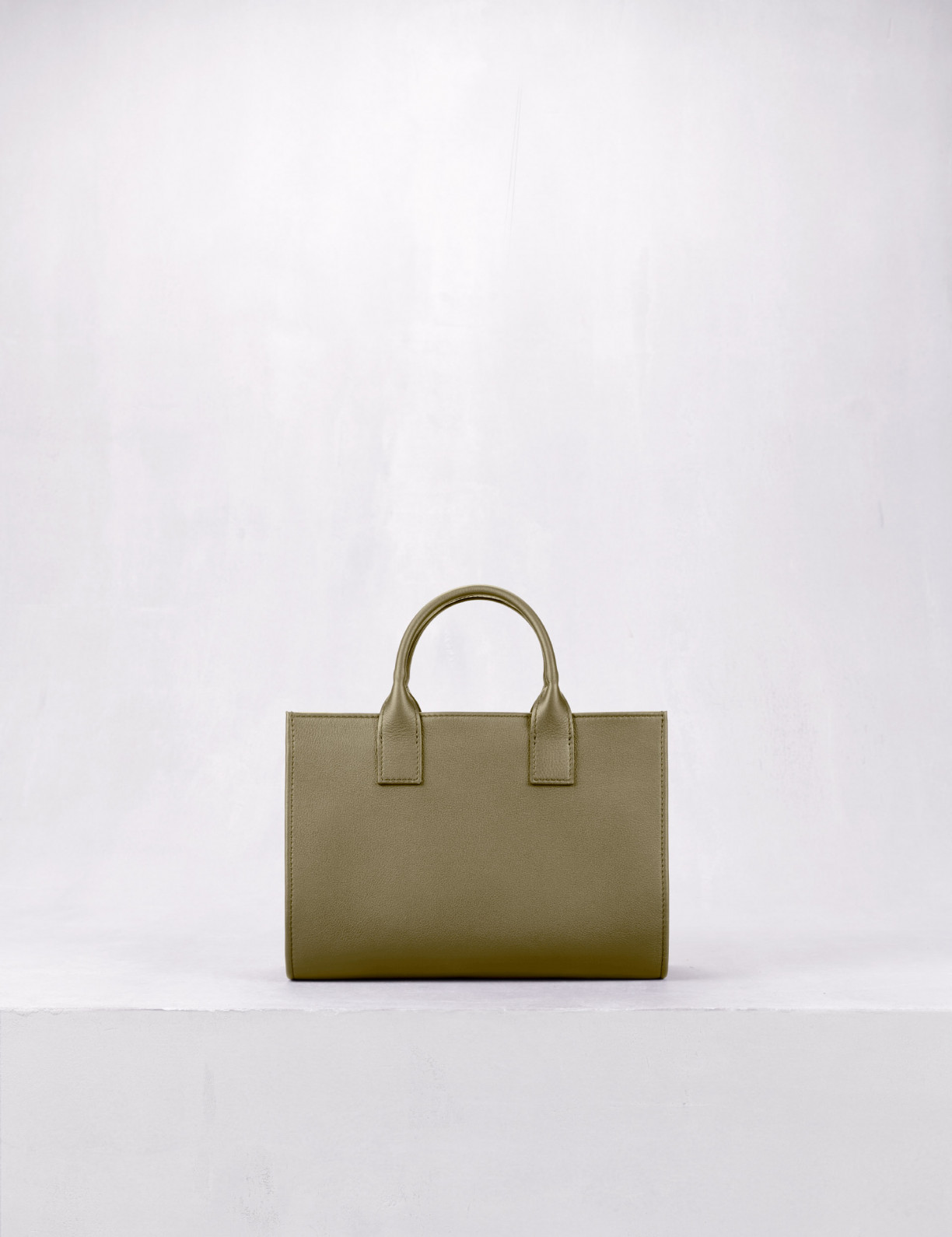 32.15 Small smooth shopping bag