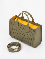 32.15 Small pleated shopping bag