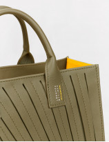 32.15 Small pleated shopping bag