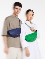 32.04 Cross body bag in pleated leather