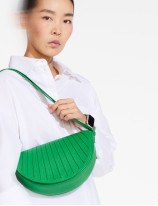 32.04 Cross body bag in pleated leather