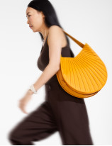 32.06 Hobo bag in pleated leather