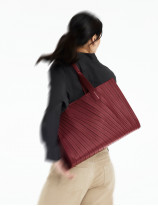 32.10 Soft leather tote bag in pleated leather