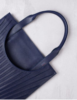 32.09 Soft leather tote bag in pleated leather