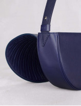 32.04 Cross body bag in pleated leather